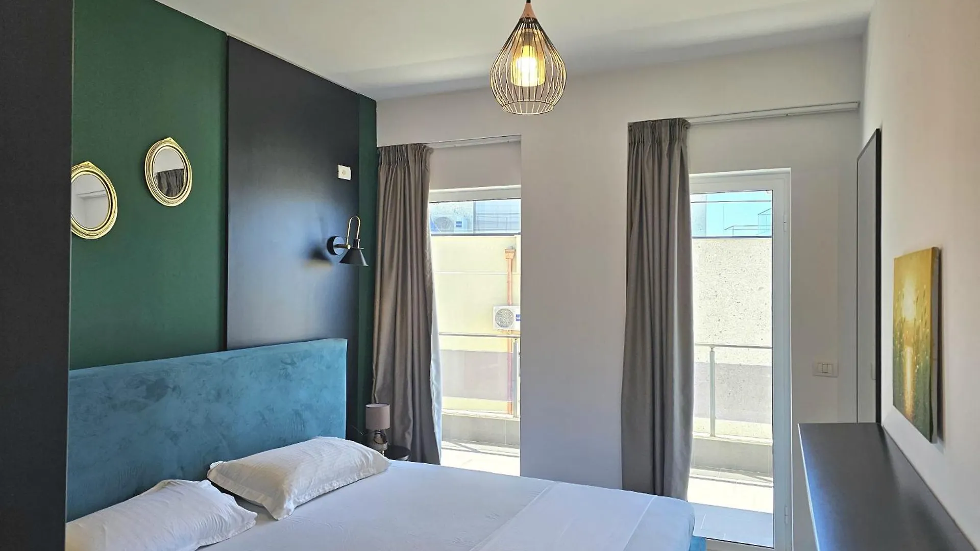 Christine Sunny Corner Apartment Sarande