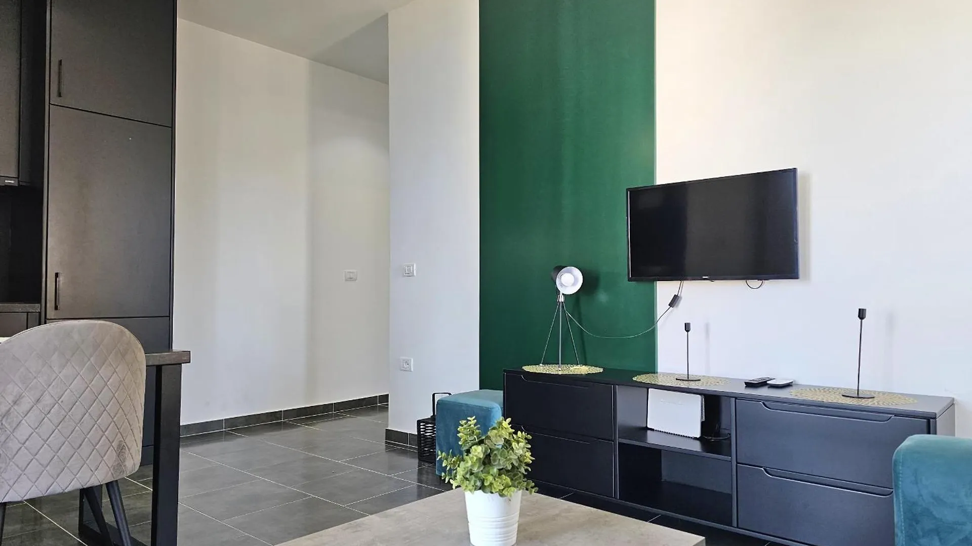 Christine Sunny Corner Apartment Sarande