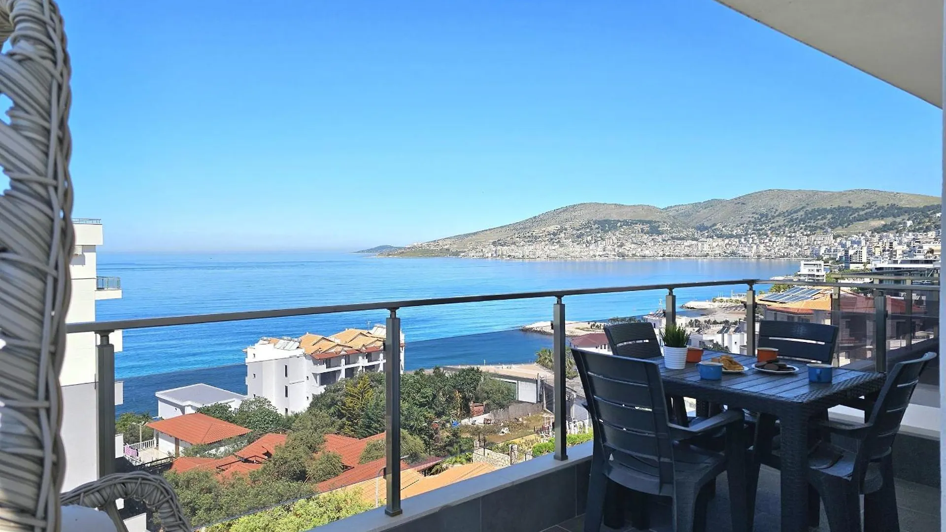 Christine Sunny Corner Apartment Sarande