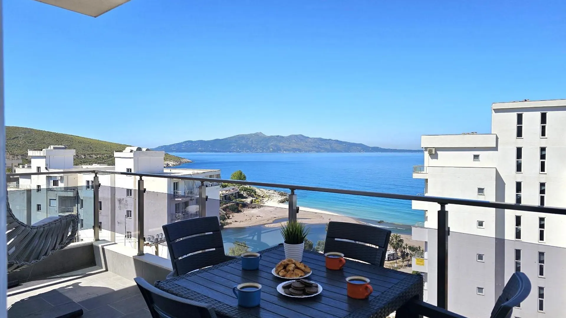 Christine Sunny Corner Apartment Sarande