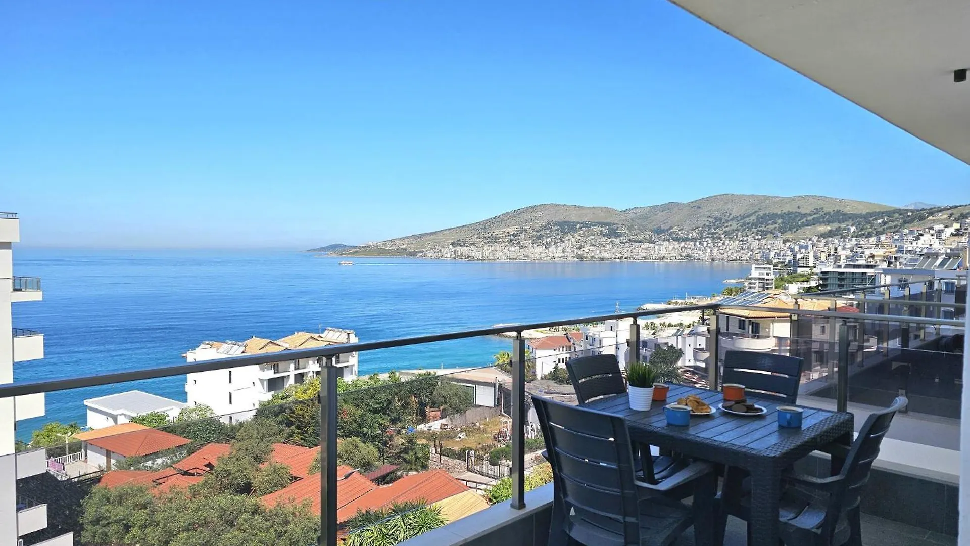 Christine Sunny Corner Apartment Sarande