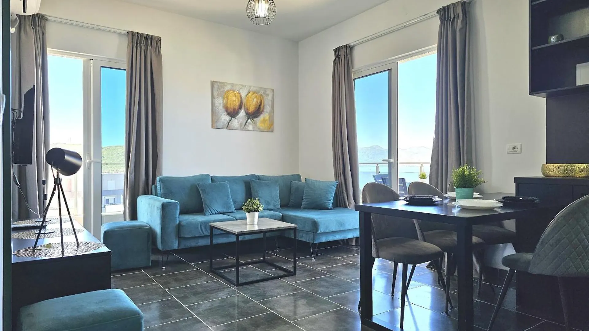 Christine Sunny Corner Apartment Sarande