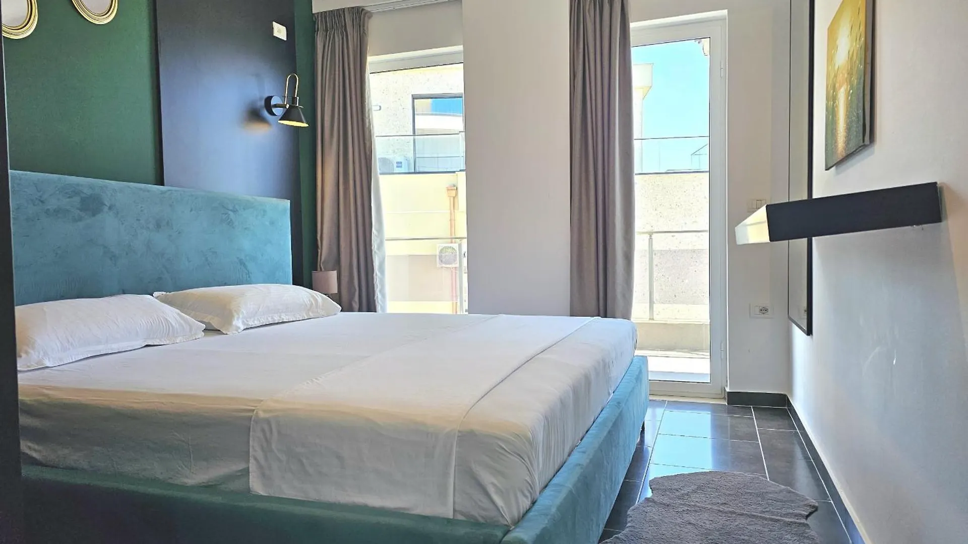 Christine Sunny Corner Apartment Sarande