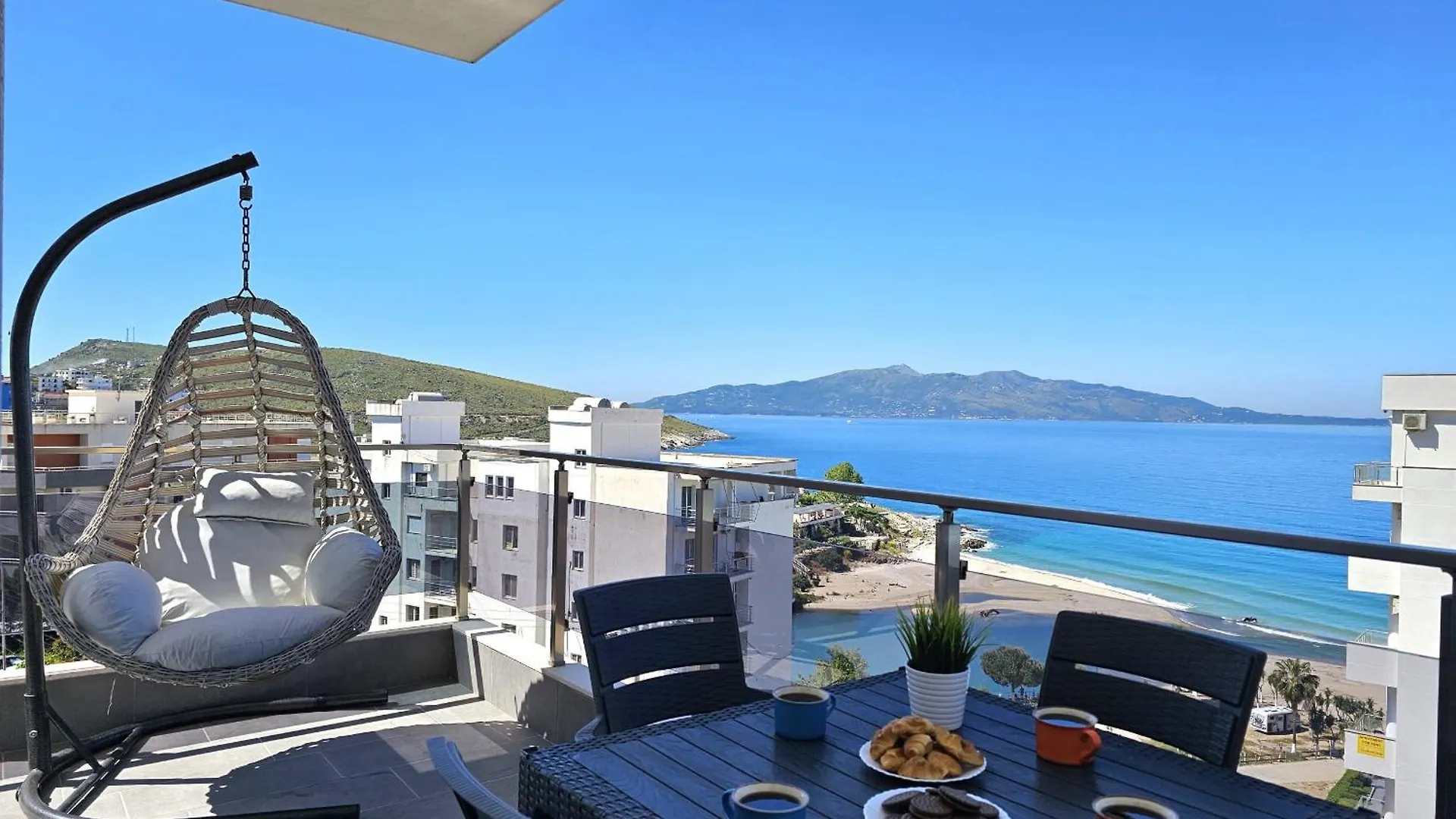 Christine Sunny Corner Apartment Sarande