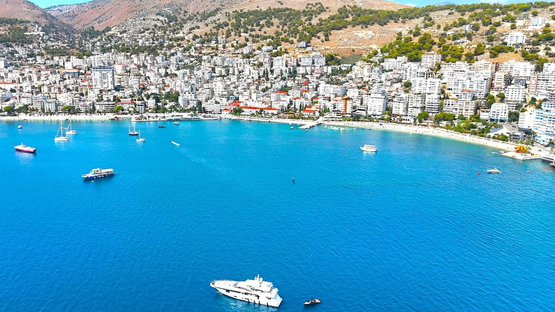 Christine Sunny Corner Apartment Sarande