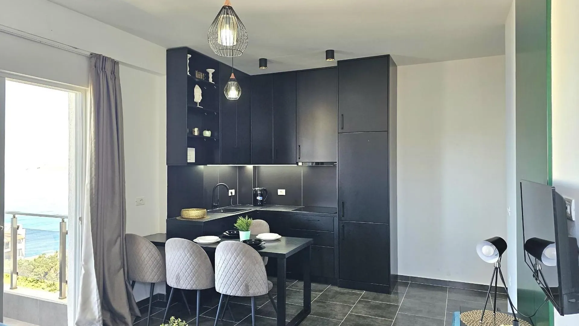 Christine Sunny Corner Apartment Sarande