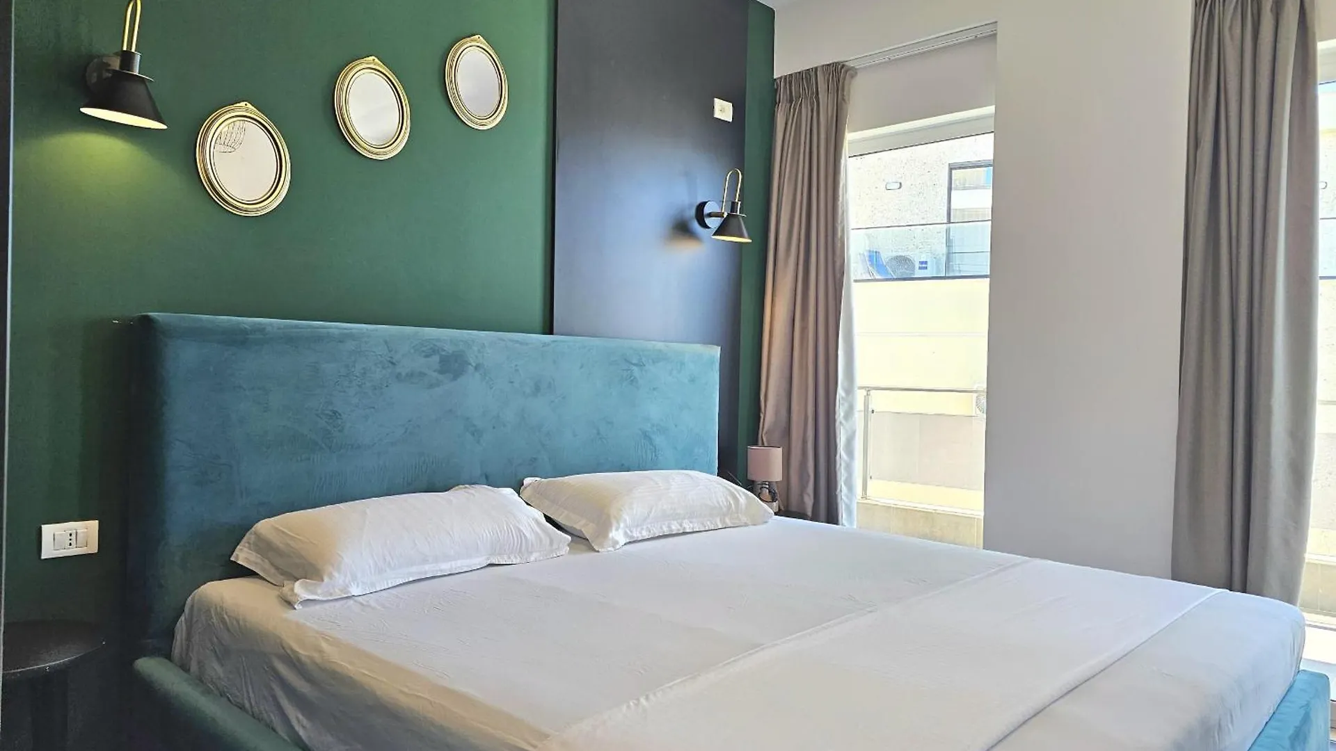 Christine Sunny Corner Apartment Sarande Albania