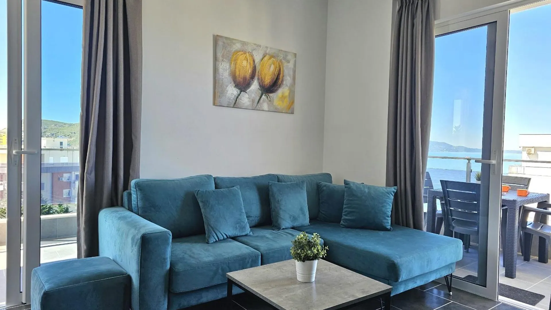 Christine Sunny Corner Apartment Sarande Albania