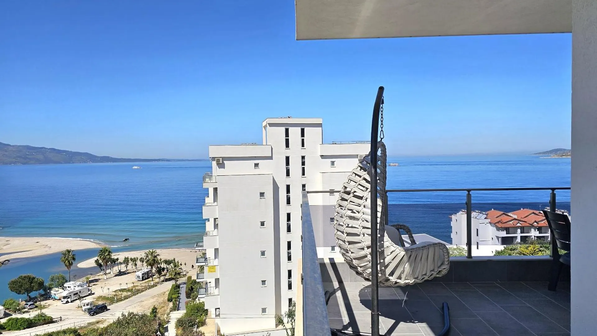 Christine Sunny Corner Apartment Sarande