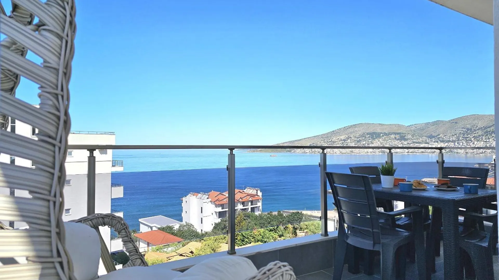Christine Sunny Corner Apartment Sarande